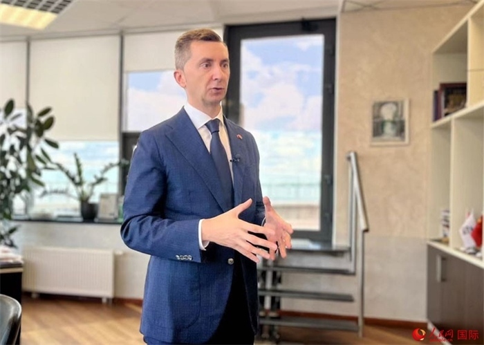 中白工業(yè)園開發(fā)公司第一副總經(jīng)理基里爾·卡羅杰耶夫接受人民網(wǎng)記者采訪。人民網(wǎng)記者 朱虹攝