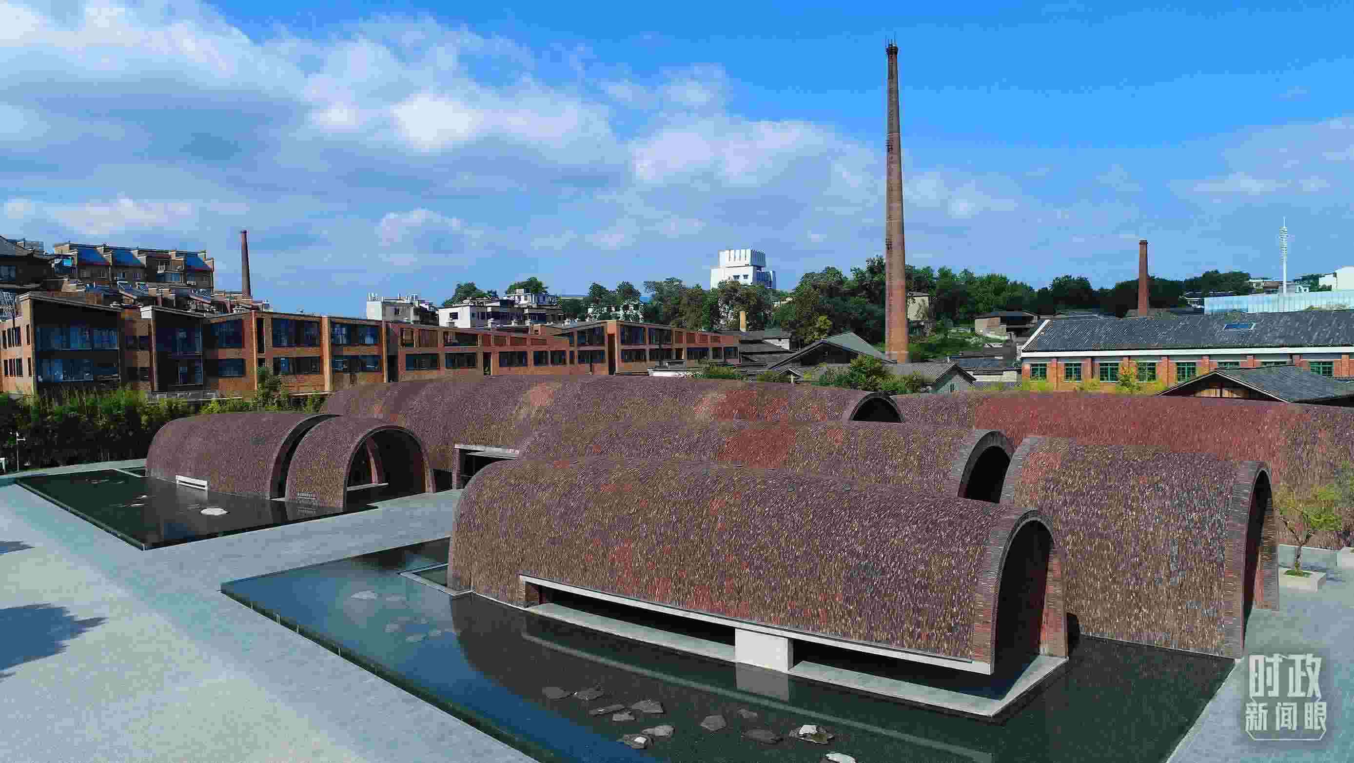 △街區(qū)內的博物館，借鑒了景德鎮(zhèn)清代獨創(chuàng)的蛋形柴窯構造特點。（總臺央視記者范凱拍攝）