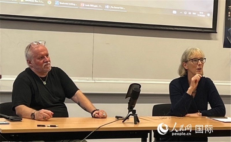 翻譯家韓斌、普華杰與師生交流 攝影 實(shí)習(xí)生王雪珊