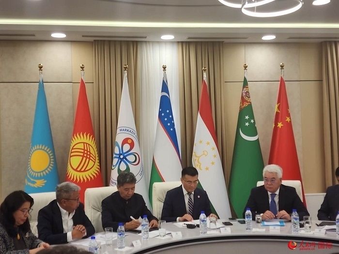 中國駐烏茲別克斯坦大使于駿致辭。人民網(wǎng)記者 李強(qiáng)攝