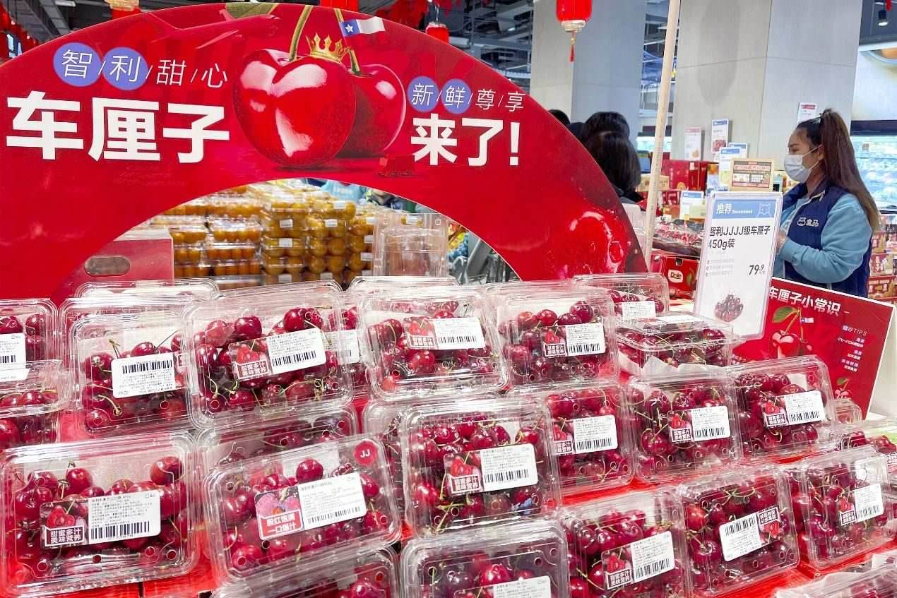 北京一家盒馬鮮生超市中智利車厘子售賣區(qū)。來源：視覺中國