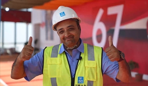 瓦利德·拉馬丹接受人民網(wǎng)記者采訪。嚴(yán)川吉雨攝