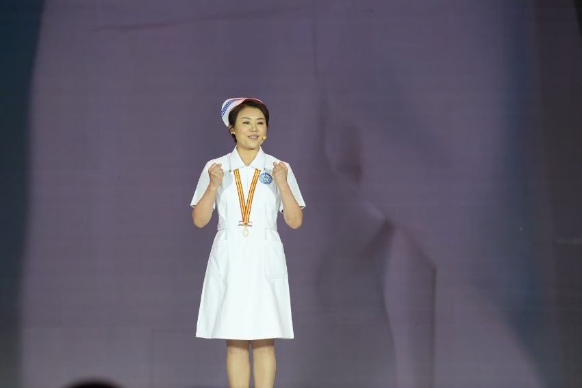 第49屆南丁格爾獎(jiǎng)獲得者、四川大學(xué)華西醫(yī)院護(hù)理部主任蔣艷