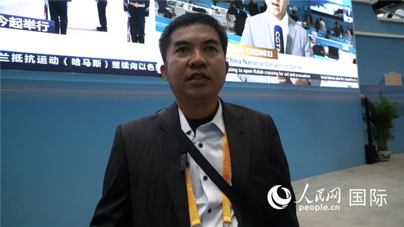 印尼《辛加朗綜合日報》記者班邦·蘇利斯提奧（Bambang Sulistio）與記者交談。人民網(wǎng) 楊春燕攝