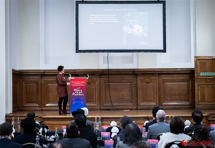 英國旅游達(dá)人瑪麗亞·拉莫爾作來川游歷主題分享。人民網(wǎng) 郭錦標(biāo)攝