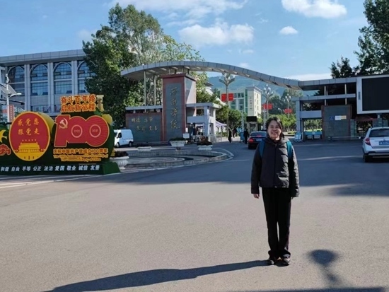 北京交通大學(xué)退休教師李唐軍在西昌學(xué)院。校方供圖