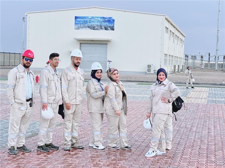 部分伊拉克員工合影。中國石油工程建設有限公司供圖