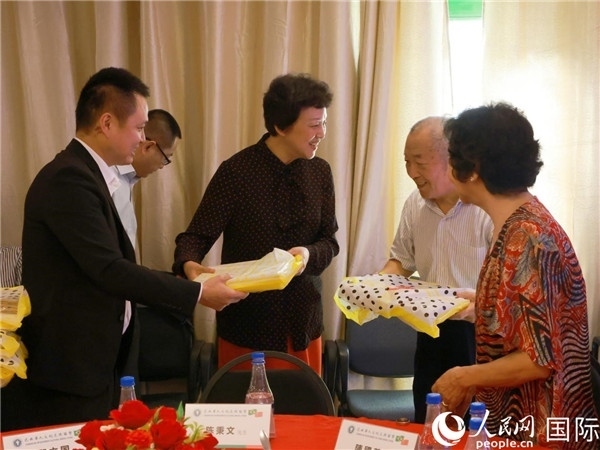 當(dāng)?shù)貢r(shí)間10月23日，國(guó)務(wù)院僑務(wù)辦公室主任陳旭在巴西華人文化交流協(xié)會(huì)會(huì)館出席里約僑界舉辦的重陽(yáng)節(jié)敬老聯(lián)歡活動(dòng)。人民網(wǎng)記者 陳海琪攝