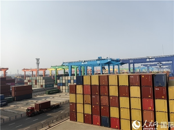 天津港北疆港區(qū)C段智能化集裝箱碼頭。人民網(wǎng)記者 符園園攝