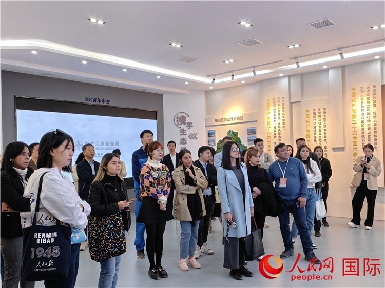 媒體記者探訪薊州礦山生態(tài)修復項目。人民網(wǎng)記者 符園園攝