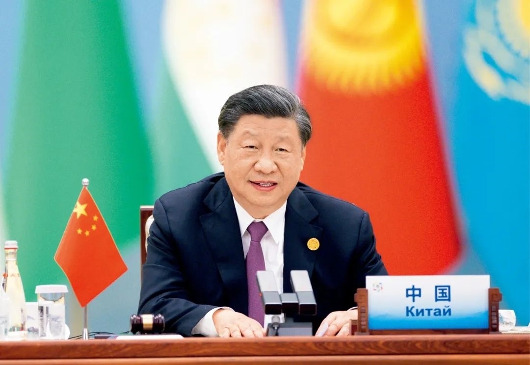 2023年5月19日上午，國(guó)家主席習(xí)近平在陜西省西安市主持首屆中國(guó)—中亞峰會(huì)并發(fā)表題為《攜手建設(shè)守望相助、共同發(fā)展、普遍安全、世代友好的中國(guó)—中亞命運(yùn)共同體》的主旨講話。圖/ 新華社記者 黃敬文 攝