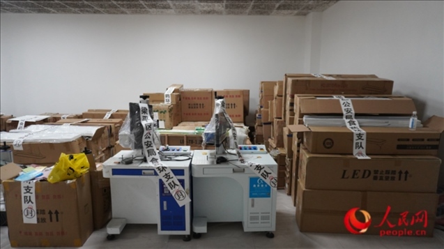 查封的假冒品牌燈具等。人民網(wǎng) 肖聰聰 攝