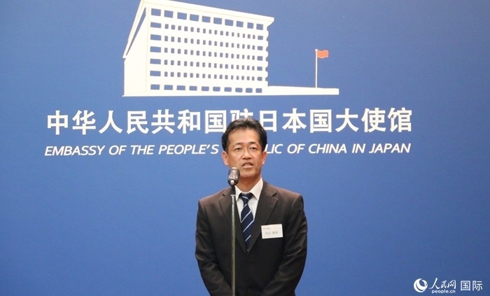 導(dǎo)師代表、東京大學(xué)教授內(nèi)山真伸發(fā)表致辭。人民網(wǎng) 許可攝