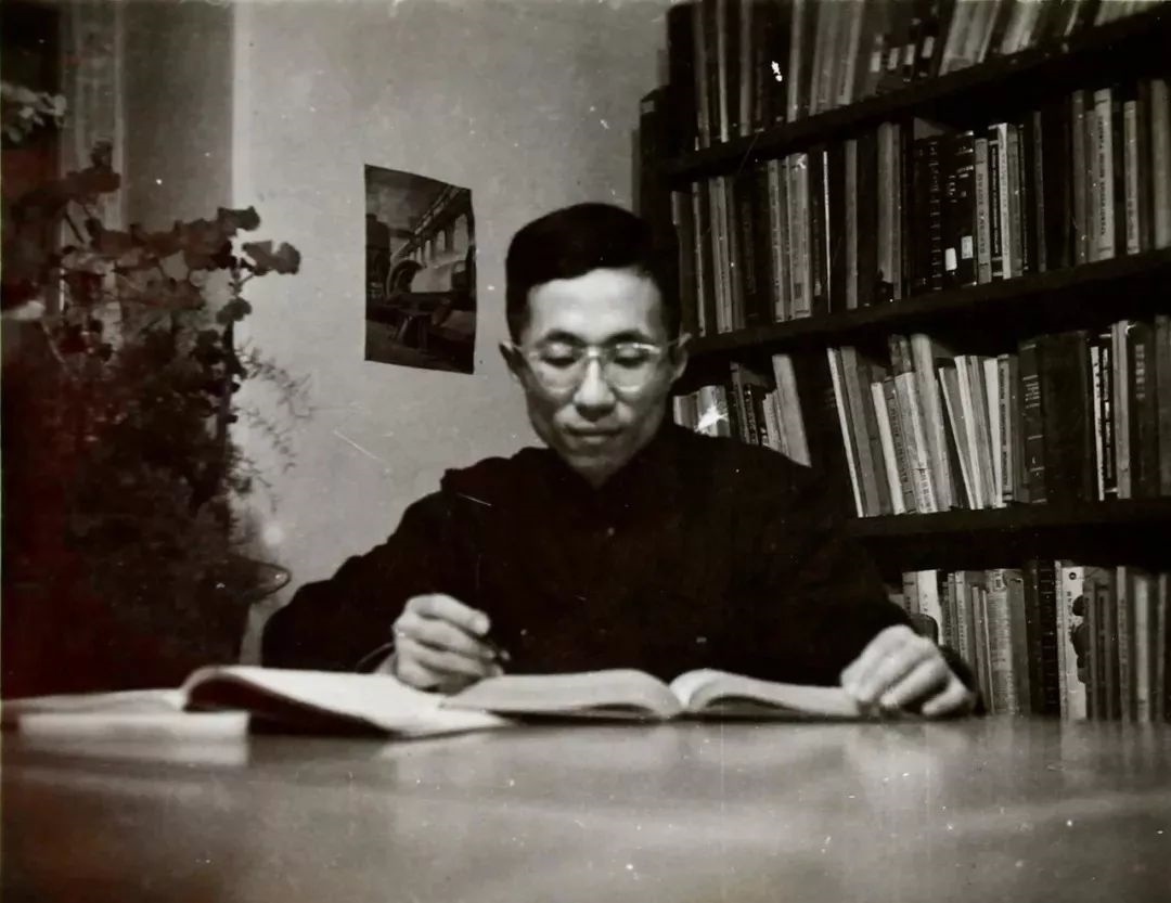 青年時期的秦裕琨。哈爾濱工業(yè)大學(xué)供圖