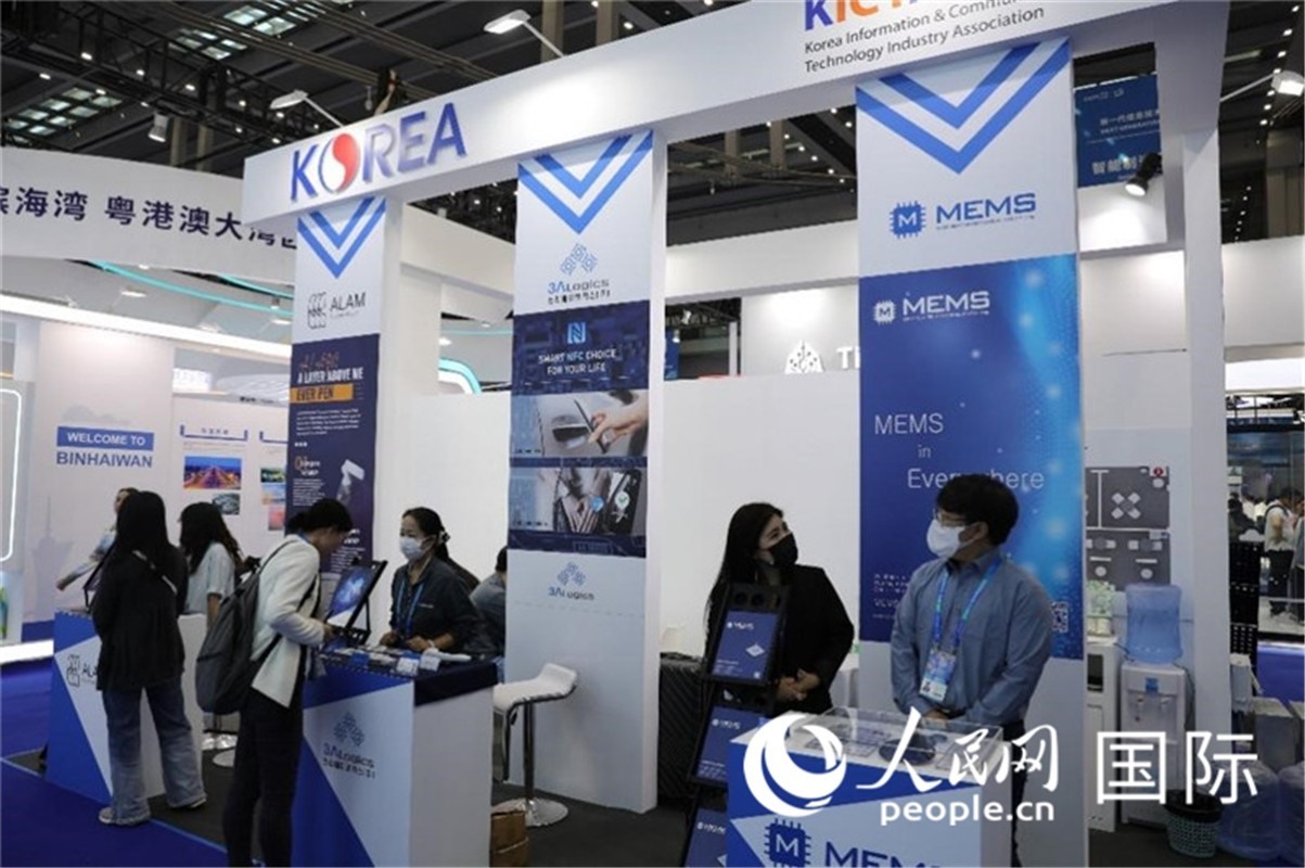 第二十五屆中國國際高新技術(shù)成果交易會15日在深圳開幕，圖為韓國企業(yè)展臺（人民網(wǎng)記者 魯揚攝）