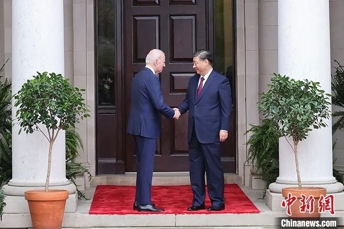 當?shù)貢r間11月15日，中國國家主席習近平在美國舊金山斐洛里莊園同美國總統(tǒng)拜登舉行中美元首會晤。中新社記者 盛佳鵬 攝