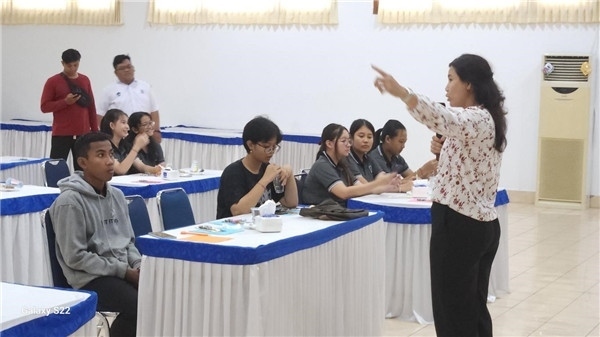 巴陵康孔子學院外方院長普拉巴介紹孔子學院情況。主辦方供圖