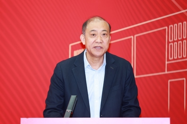 《教育踐悟錄》作者、中央財(cái)經(jīng)大學(xué)黨委書記何秀超。受訪者供圖