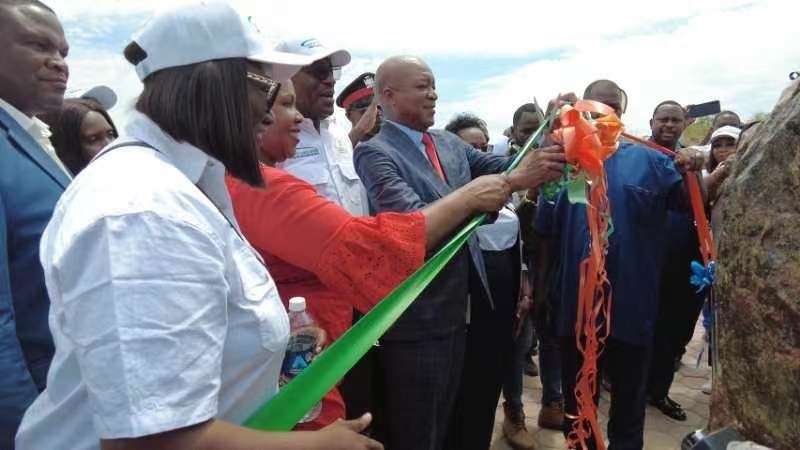 嘉賓為學(xué)校剪彩。主辦方供圖