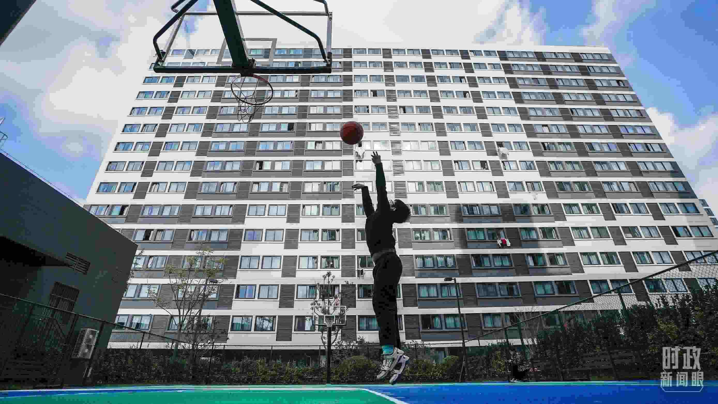 △上海市閔行區(qū)新時(shí)代城市建設(shè)者管理者之家。（總臺國廣記者李晉拍攝）