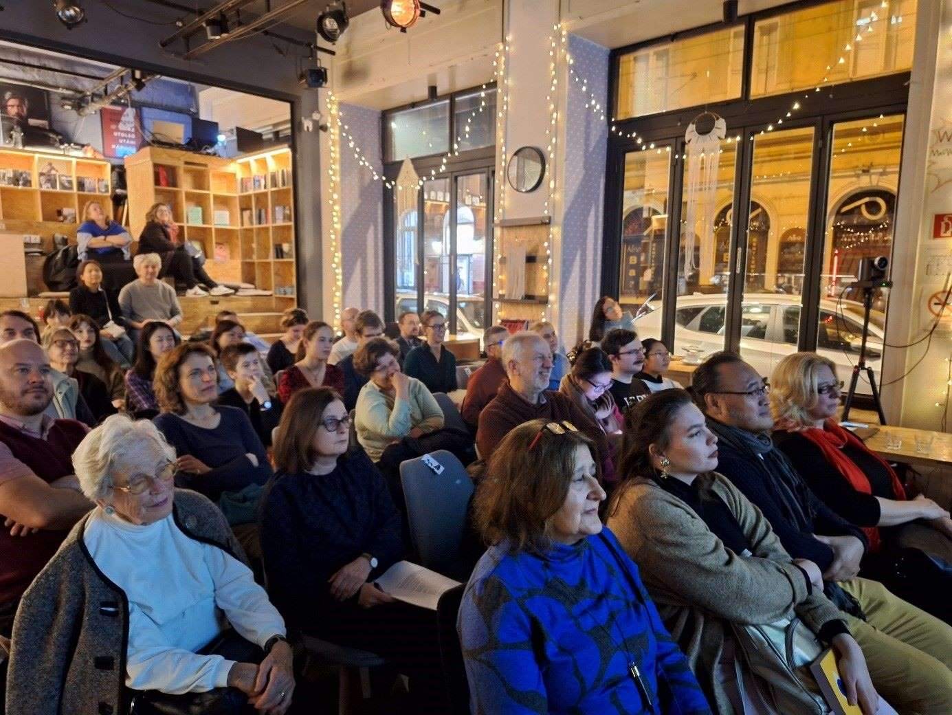 活動吸引了40余位當?shù)厥忻駞⑴c。摩爾多瓦尼·巴爾納巴斯攝