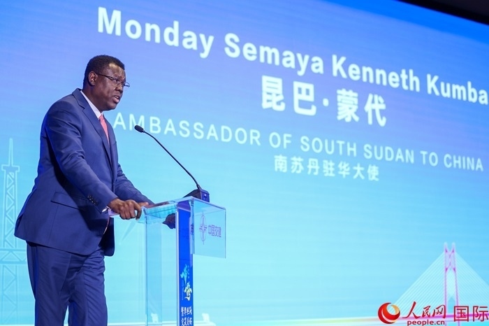 南蘇丹駐華大使蒙代在發(fā)布會(huì)上致辭。人民網(wǎng)記者 趙益普攝