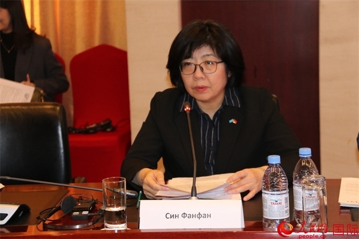 中國(guó)駐哈薩克斯坦大使館公使銜參贊邢芳芳致辭。人民網(wǎng)記者 李強(qiáng)攝