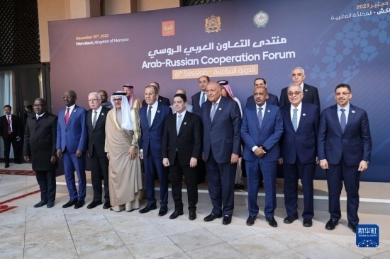 12月20日，與會(huì)代表在摩洛哥南部城市馬拉喀什舉行的第六屆阿拉伯-俄羅斯合作論壇上合影。新華社記者霍晶攝