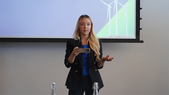 南非駐亞洲和金磚國家無任所大使蘇克拉爾代表吉娜·布朗發(fā)言。 人民網(wǎng) 張茜攝