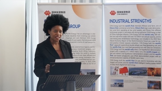 南非獨(dú)立傳媒集團(tuán)代表諾爾萬德爾-恩齊扎發(fā)言。 人民網(wǎng) 張茜攝