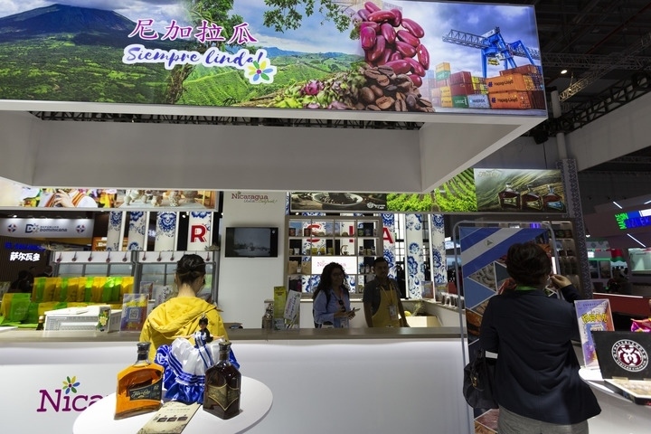 2023年11月6日在第六屆進(jìn)博會(huì)國家展拍攝的尼加拉瓜展臺(tái)。
