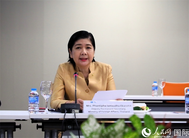 泰國外交部副次長潘提帕作主旨發(fā)言。人民網(wǎng)記者 白元琪攝
