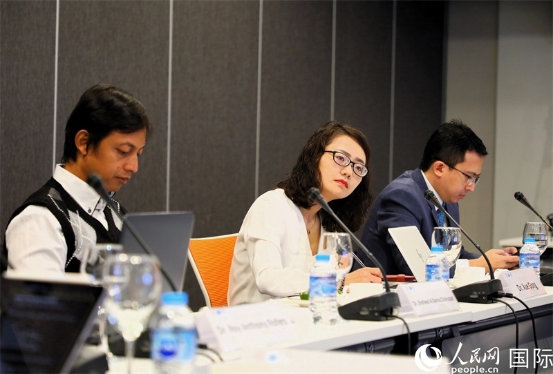 學者們專注聆聽會議內容。人民網(wǎng)記者 白元琪攝