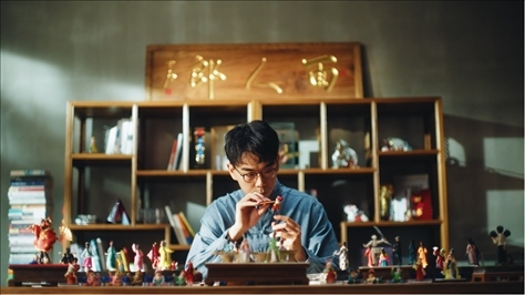 郎佳子彧通過短視頻直播，讓更多人關(guān)注并喜歡捏面人。受訪者供圖