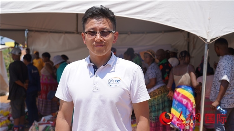 延鋒彼歐南非公司總經(jīng)理張鑫發(fā)言致辭。人民網(wǎng) 張茜攝