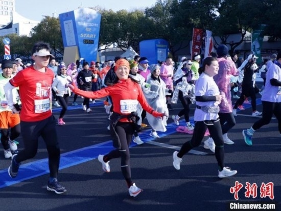 2023杭州馬拉松現(xiàn)場。肖健 攝