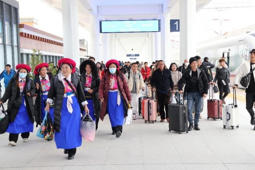 麗香鐵路開通滿月，累計(jì)發(fā)送旅客超18萬人次。受訪方供圖