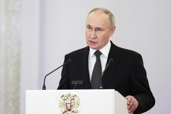 2023年12月8日，俄羅斯總統(tǒng)普京在莫斯科克里姆林宮出席“祖國英雄日”慶祝儀式。新華社/塔斯社