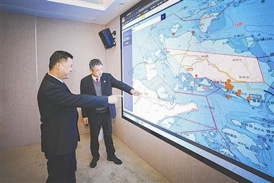 圖③：法官為涉案船舶尋找安全的錨泊地點(diǎn)。