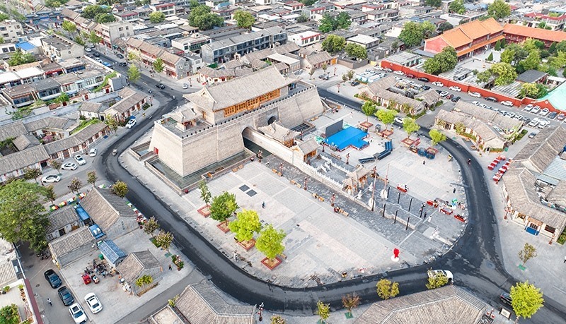 2022年9月8日，航拍河北正定古城陽(yáng)和樓與正定歷史文化街。