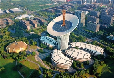 位于武漢光谷未來(lái)科技城的武漢新能源研究院大樓（2022年7月9日攝）。程敏攝/本刊