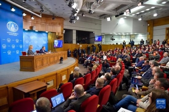 1月18日，在俄羅斯首都莫斯科，俄羅斯外長(zhǎng)拉夫羅夫回答記者提問(wèn)。新華社發(fā)（亞歷山大攝）