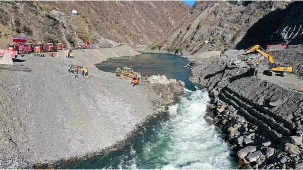 卡拉水電站實現(xiàn)大江截流。受訪者供圖