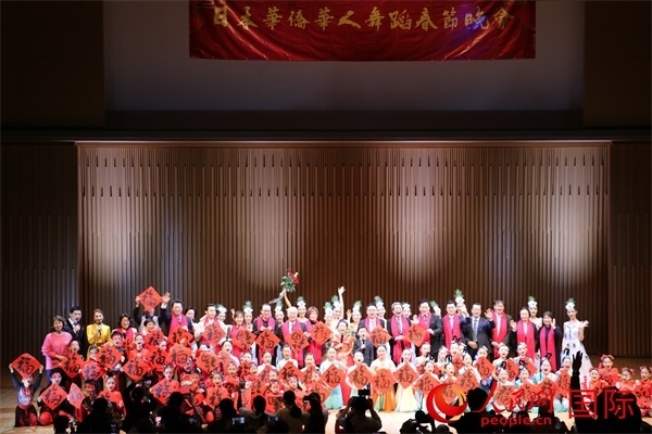 演職人員與嘉賓合影。人民網(wǎng) 許可攝