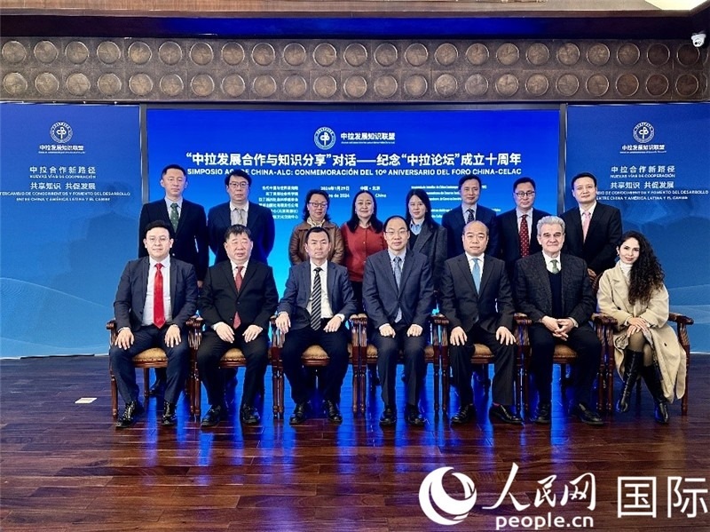 與會嘉賓合影留念。人民網(wǎng)記者 周雨攝