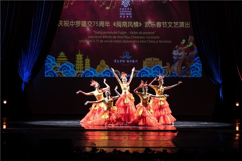 圖為舞蹈《刺桐花開》。 中國駐羅大使館文化處供圖。