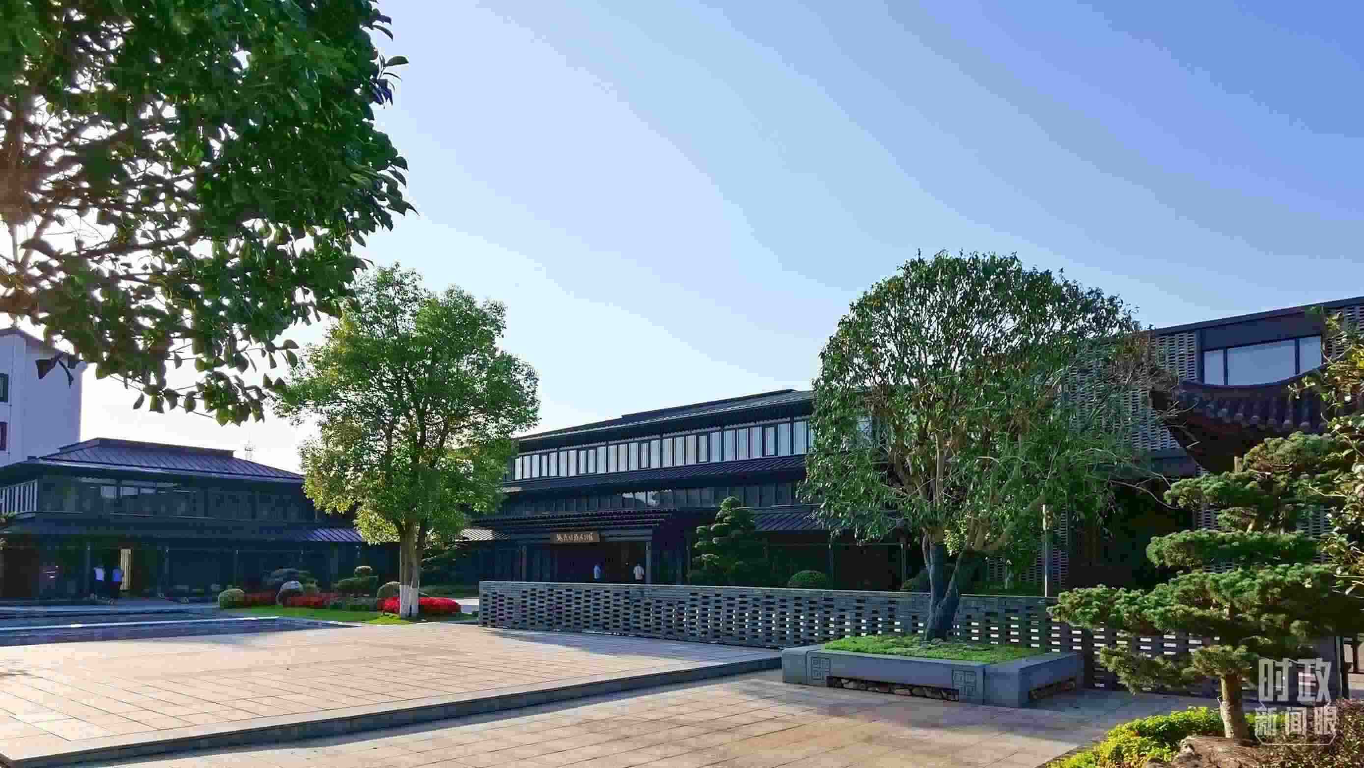 △楓橋經(jīng)驗(yàn)陳列館。2023年9月，習(xí)近平來到這里考察，強(qiáng)調(diào)要發(fā)展好新時(shí)代“楓橋經(jīng)驗(yàn)”。（總臺(tái)央視記者陳漢章拍攝）