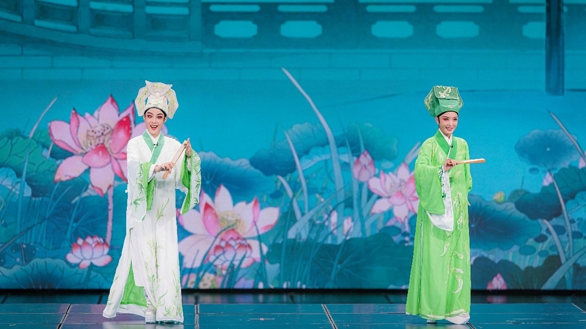 青年越劇演員陳麗君、李云霄彩排現(xiàn)場。主辦方供圖