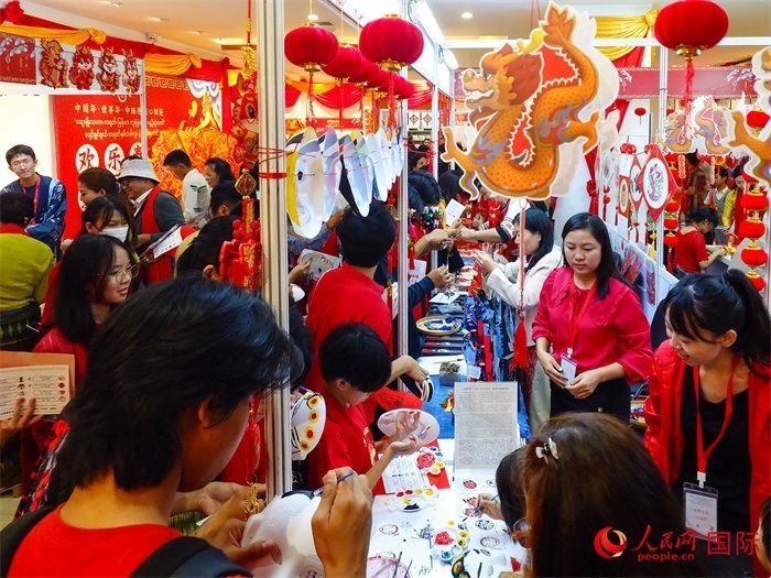 活動現(xiàn)場氣氛熱烈。人民網(wǎng)記者 謝佳君攝