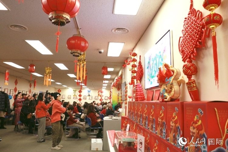 現(xiàn)場洋溢著濃郁的新春氛圍。人民網 許可攝